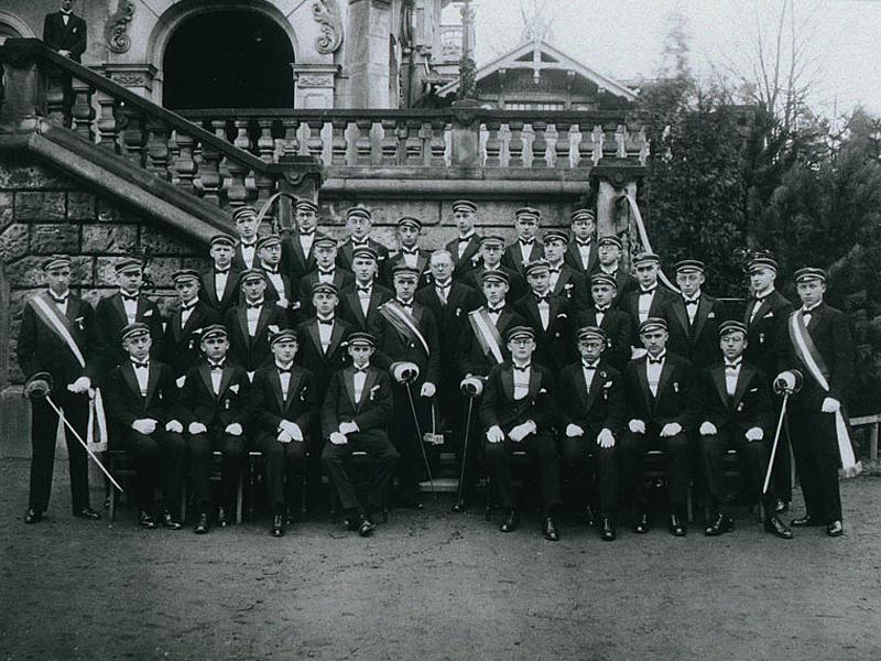 1925
